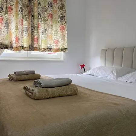 Bonbon 2 - Quiet * Tirana